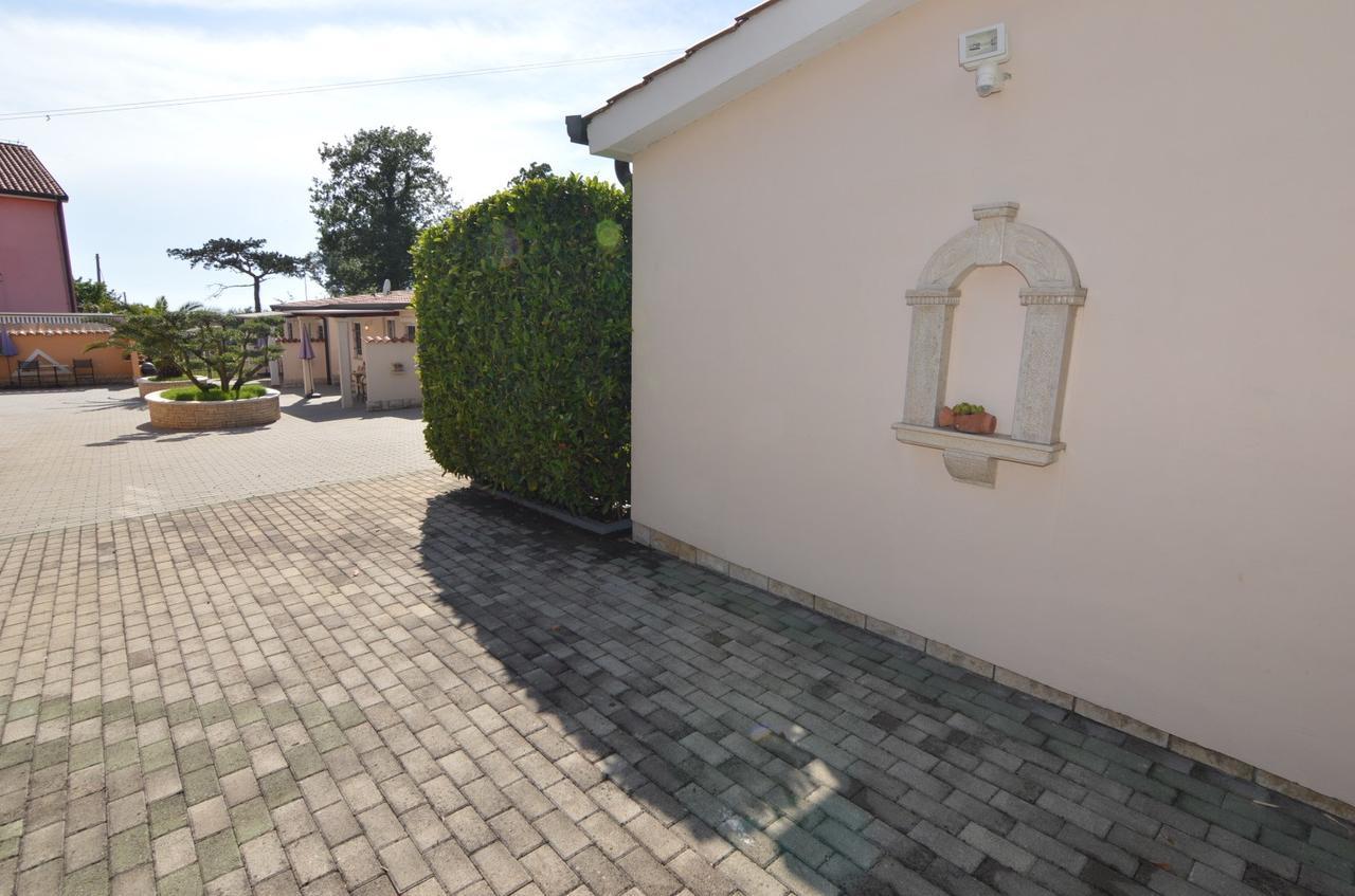 Apartmani Dekovic Materada Porec Phòng bức ảnh